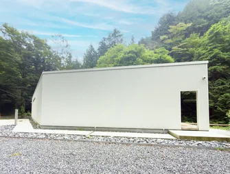 白を基調とした端正な外観